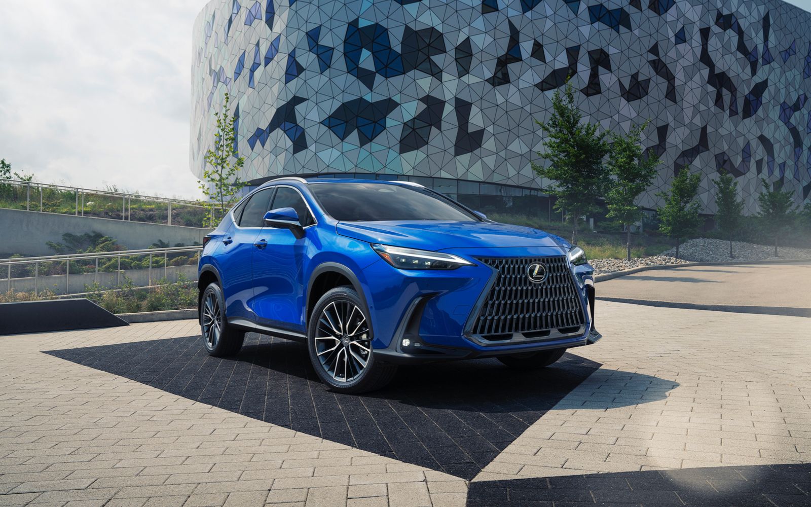 lexus-2023-nx-450h-plus-grecian-water